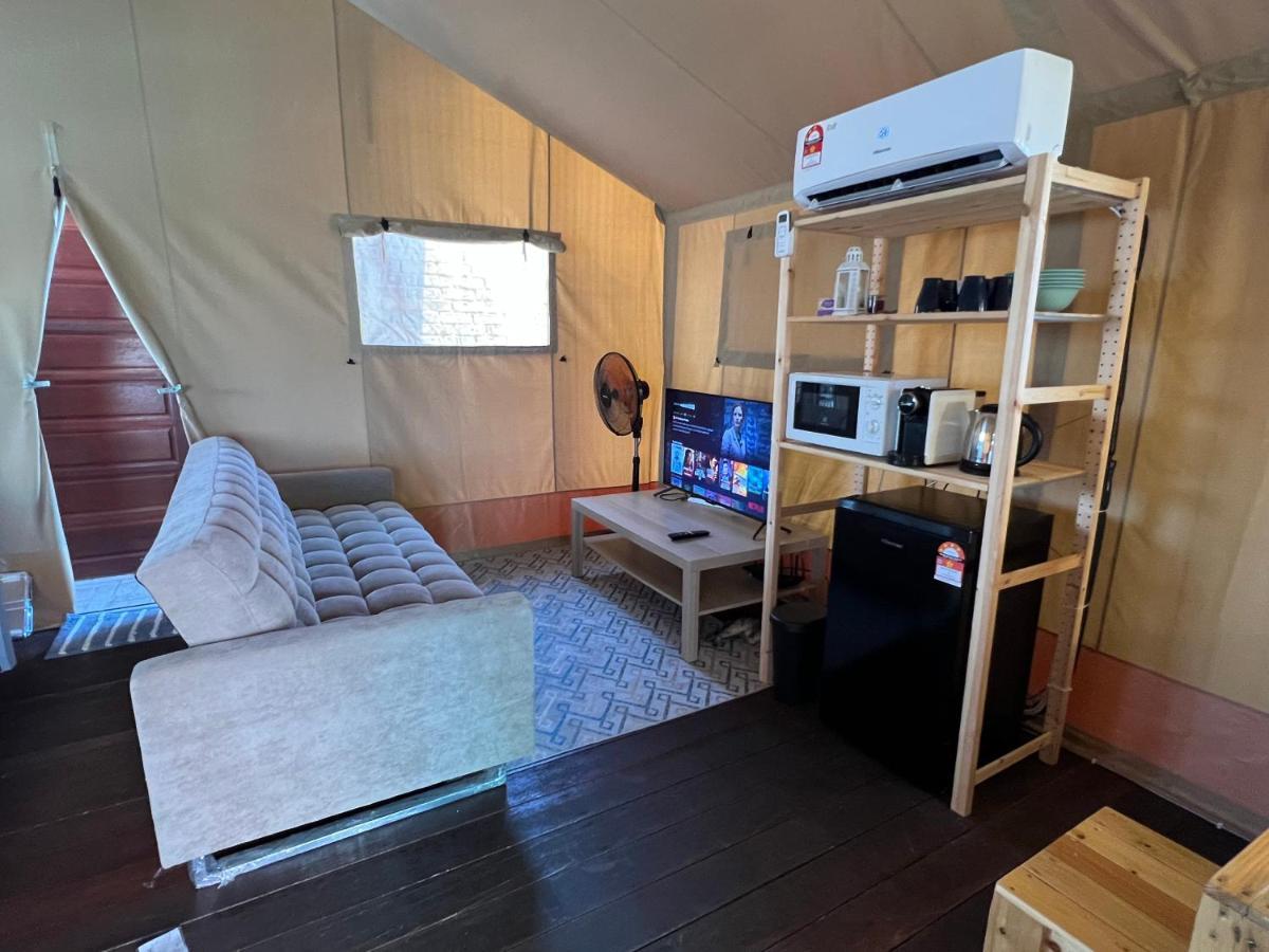 Rembulan Escape - Beachfront Safari Tent Kampung Penarik Extérieur photo