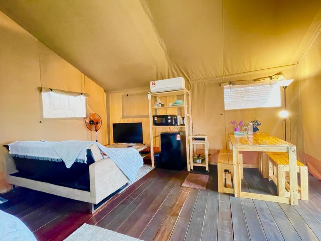 Rembulan Escape - Beachfront Safari Tent Kampung Penarik Extérieur photo