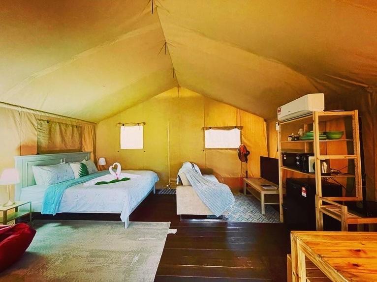 Rembulan Escape - Beachfront Safari Tent Kampung Penarik Extérieur photo