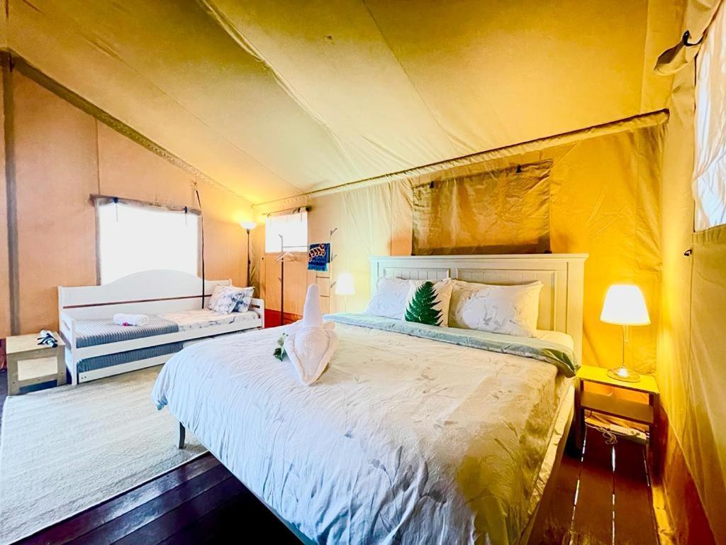 Rembulan Escape - Beachfront Safari Tent Kampung Penarik Extérieur photo