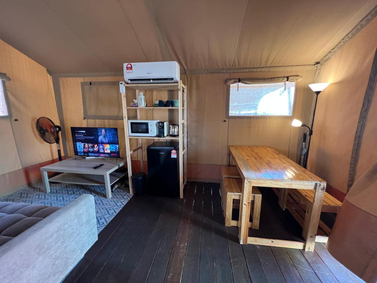 Rembulan Escape - Beachfront Safari Tent Kampung Penarik Extérieur photo